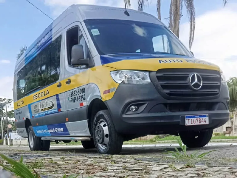 Van Sprinter da Auto Escola Objetivo